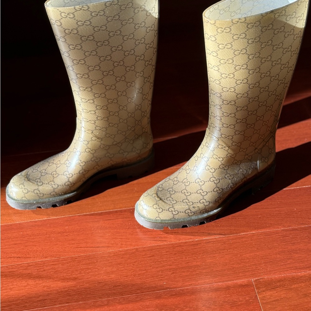 Lightly Used Gucci Tan / Brown Monogram Rubber, Tall, Rain Boots - Picture 2 of 4